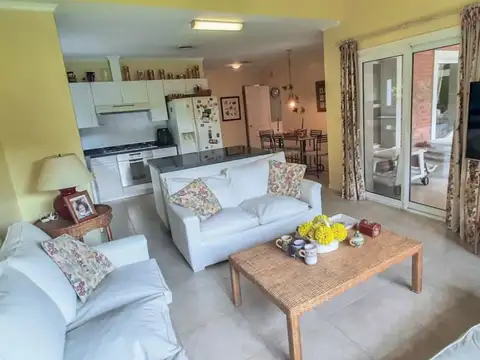 CASA EN VENTA EN LA LOMADA DE PILAR