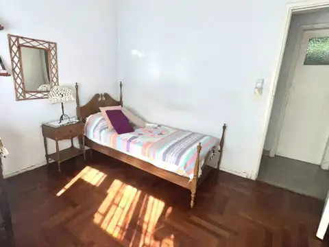 VENTA CASA 5 AMBIENTES - PILETA - CIUDAD JARDÍN