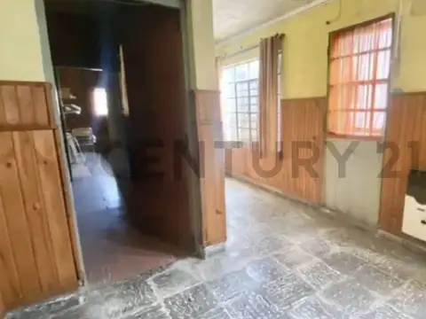 Terreno en venta en La Plata, Tolosa (Lote Propio con construcción a reciclar Cno. Belgrano entre 52