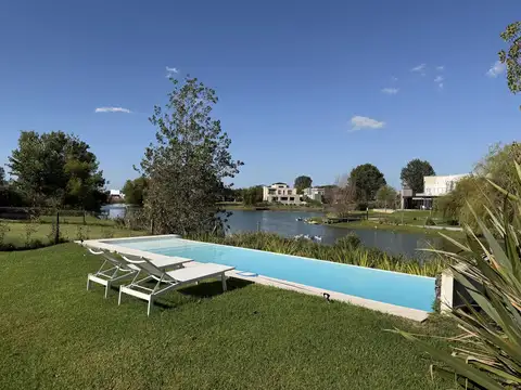 CASA A LAGUNA DESARROLLADA EN UNA PLANTA EN VENTA EN CANTON NORTE