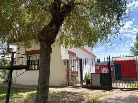 Casa 6 ambientes con 2 baños