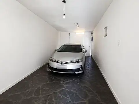 Casa en Venta con 4 cocheras