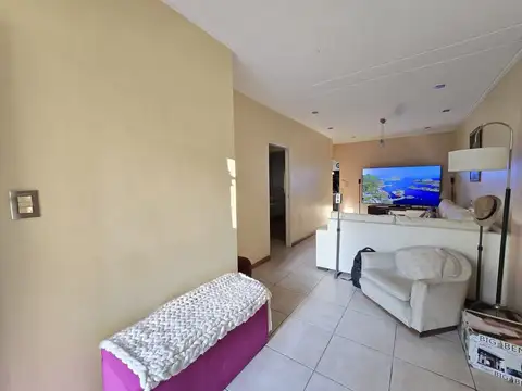 CASA 6 AMBIENTES EN VENTA EN LANÚS QUINCHO COCHERA