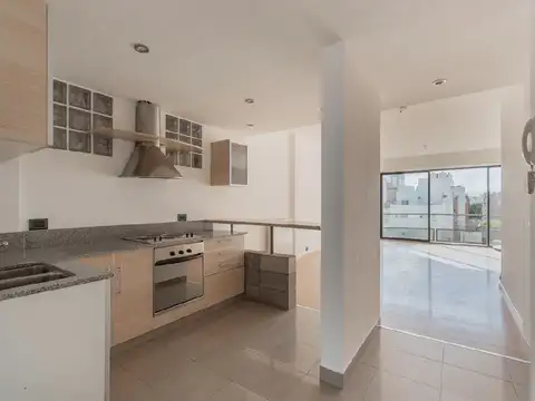 VENTA, IMPECABLE SEMIPISO DE  2 AMBIENTES CON BALCÓN SÚPER LUMINOSO Y AMPLIO EN CABALLITO.