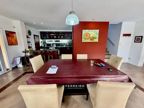 Casa en Venta con 6 cocheras