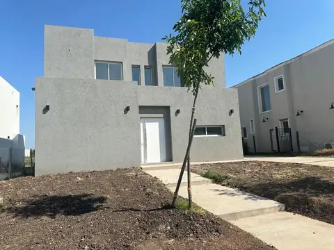 Casa  en Venta en Santa Lucia, Pilar del Este, Pilar