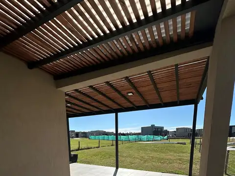 Casa Chalet  en Alquiler en El Aljibe, Pilar, G.B.A. Zona Norte