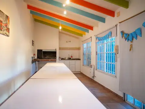 Casa en Venta con 2 cocheras