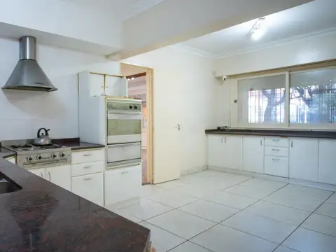 Casa 6 ambientes con 3 baños