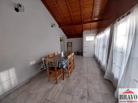 Casa 4 ambientes con 2 baños