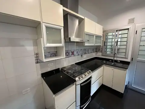 Casa en Alquiler en Ezpeleta Este, $ 850.000