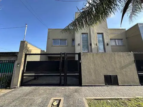 Duplex 3 ambientes moderno, a pasos de Avenida Mitre