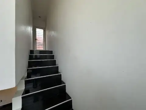 Casa en Alquiler con 1 cochera
