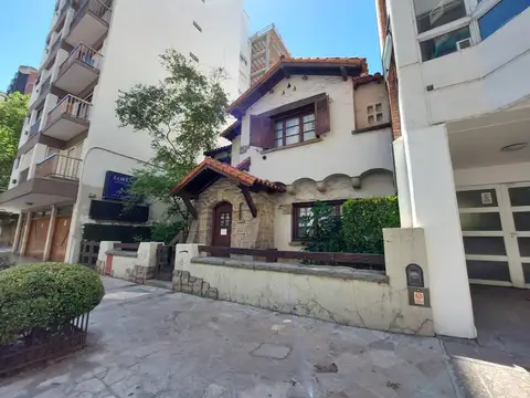 Chalet para uso profesional o comercial en el entorno del barrio Chauvín.