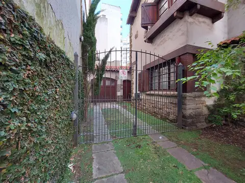 Chalet para uso profesional o comercial en el entorno del barrio Chauvín.