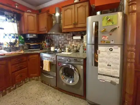 Depto Tipo Casa en Venta en Villa Dominico, USD 78.000