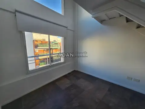 Exc. depto de 2 ambientes tipo duplex con dos balcones muy luminoso en Palermo