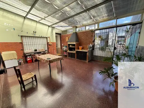 PH en venta c/ cochera en Pompeya