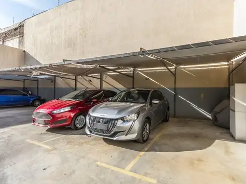 Cochera en Venta Semi Cubierta