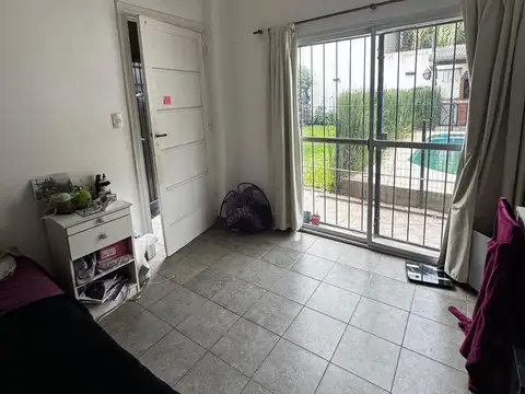 Casa 6 ambientes con 2 baños