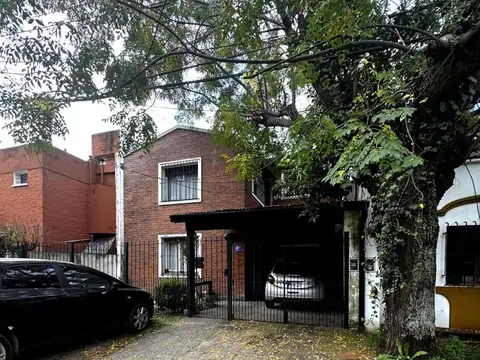 Venta Casa Bella Vista con Quincho y Pileta