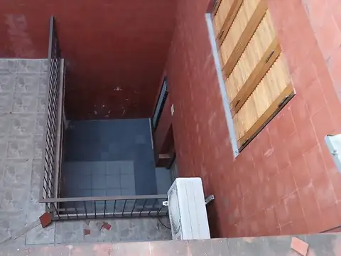 Casa 7 ambientes con 2 baños