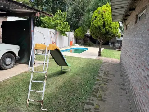 Casa en Venta con 2 cocheras