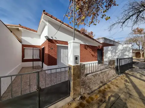 ALQUILER CASA DE 2 DORMITORIOS, EN DESAMPARADOS