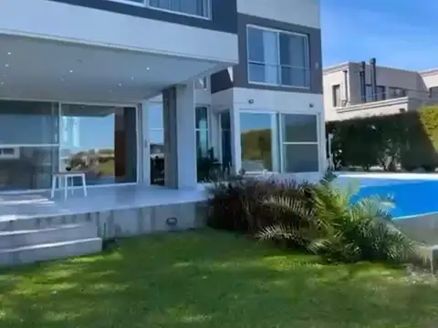 Casa a la laguna, Espectacular diseño