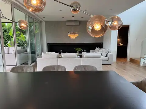 Casa en Alquiler de 4 dormitorios