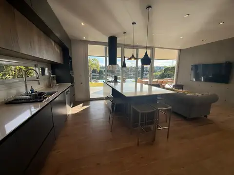 Casa en Alquiler al Oeste