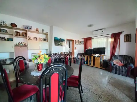 Casa 4 ambientes con 2 baños