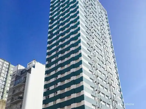 Avenida Pedro Luro e/ Corrientes y Entre Rios