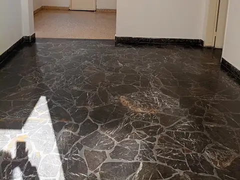 Saravia 2300, Piso pb