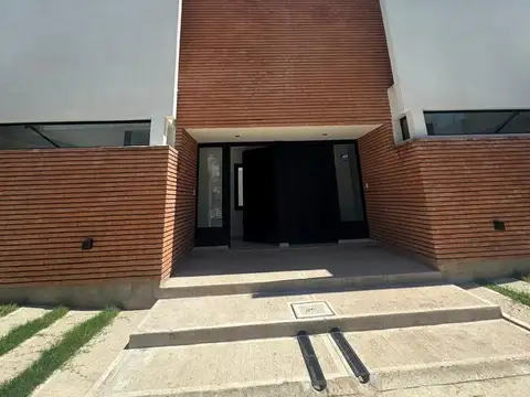 DUPLEX DOS DORMITORIOS HOUSING CERRADO LA CALERA