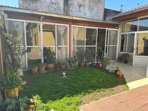 Casa 5 ambientes con 1 baño