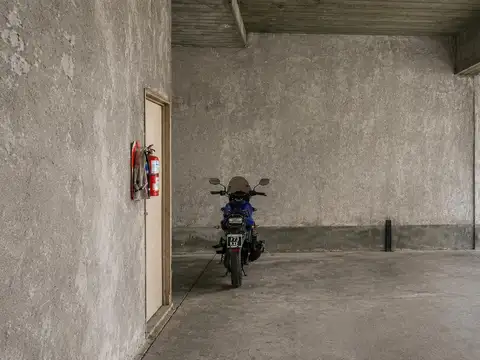 VENTA COCHERA VILLA PUEYRREDON TECHADA ZONA COMERCIAL