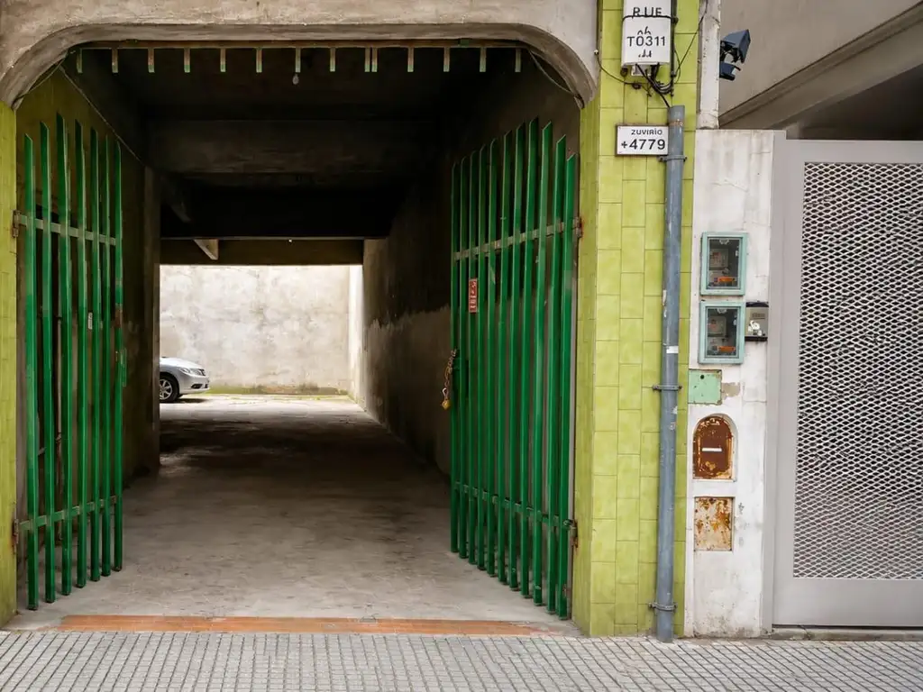 Cochera en venta en Zamudio al 4700