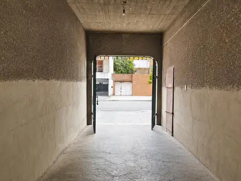 VENTA COCHERA VILLA PUEYRREDON TECHADA ZONA COMERCIAL