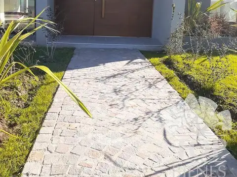 Casa en Venta en El Cantón - Barrio Golf, USD 320.000
