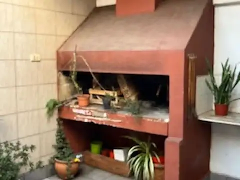 OPORTUNIDAD INVERSORES  2 CASAS CON LOCAL.VENDE HARDING 1000. CASA 2 DORMITORIOS