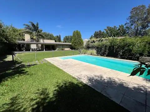 CASA EN VENTA EN PERGAMINO CON PILETA