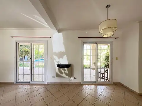 Casa 6 ambientes con 2 baños