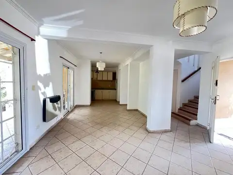 Casa en Venta con 3 cocheras