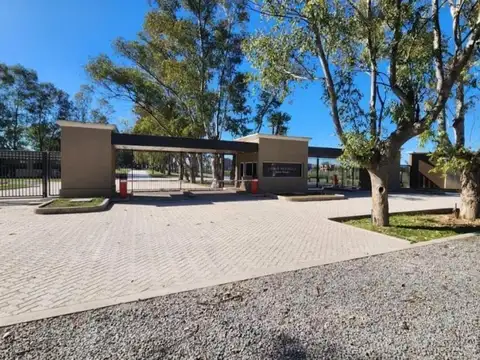 CASA EN VENTA 5 AMBIENTES - LOMAS DE EZEIZA