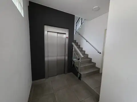 Cesio 200, Piso 1