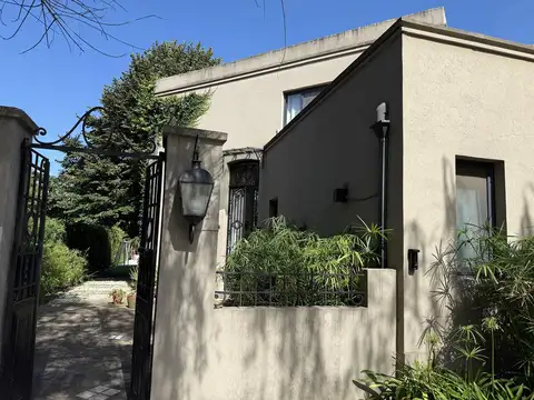 Casa 6 ambientes con 3 baños