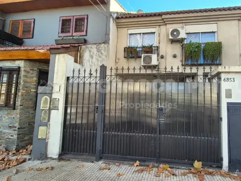 DUPLEX 4 AMB. CON COCHERA Y FONDO LIBRE