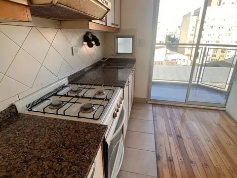 Alquiler Semipiso en Dúplex con cochera. Luminoso