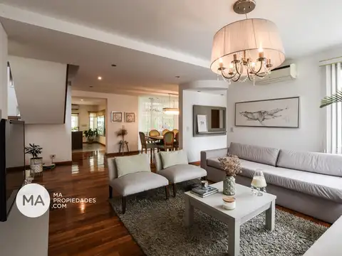 Casa 8 ambientes con 2 baños